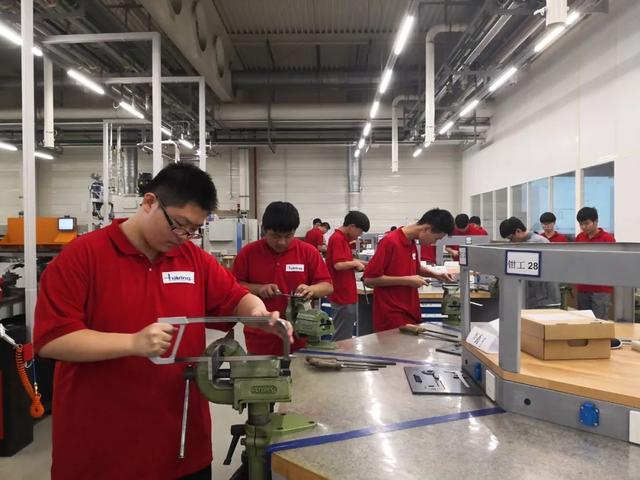 丁亮 践行探索育人新模式 丁亮 践行探索育人新模式